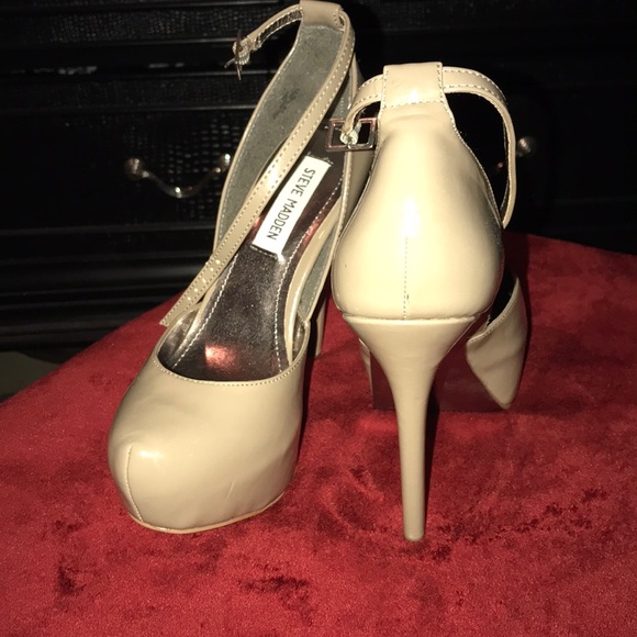 Heels 👠 - Picture 2 of 3